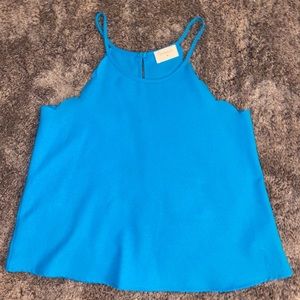 blue tank top